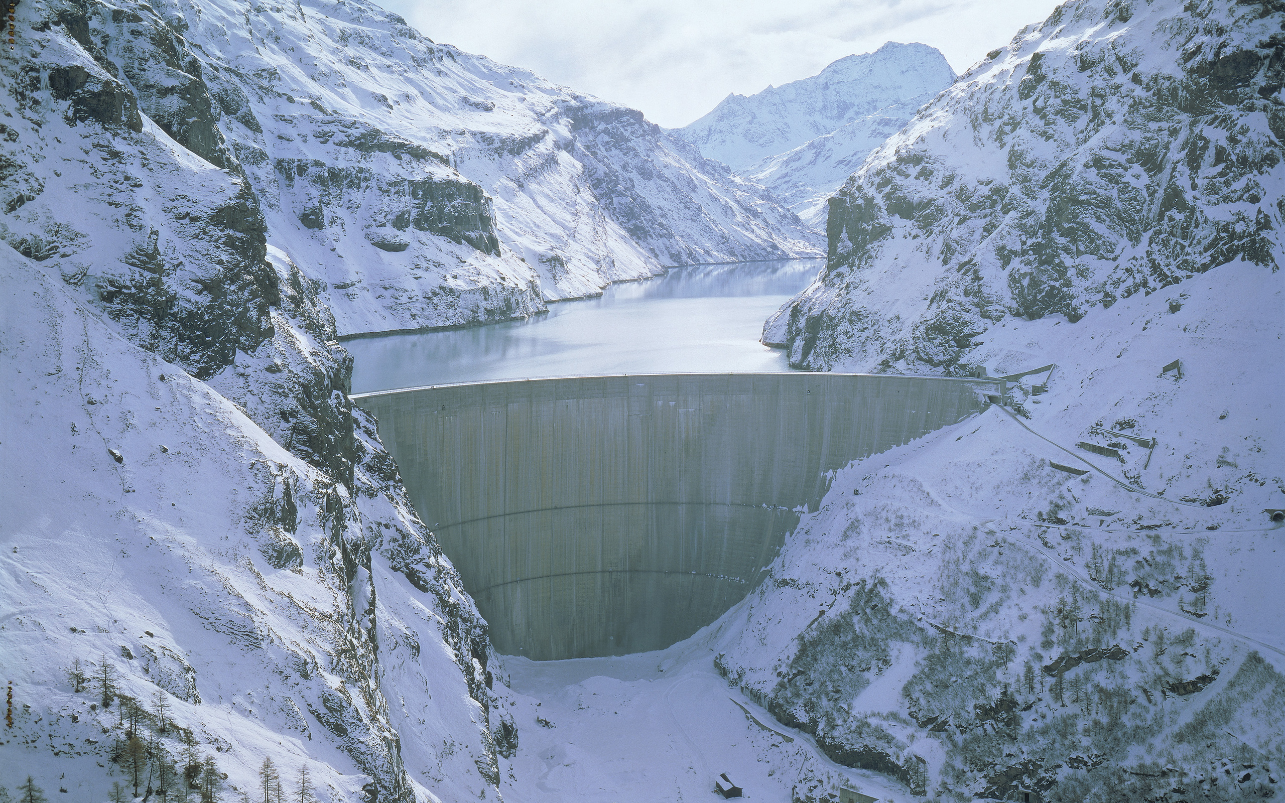 Водная платина. Плотина Гранд Диксенс, Швейцария. Дамба Мовуазен Швейцария. Плотина Мавосин в Швейцарии. Плотина Кельнбрейн Австрия.