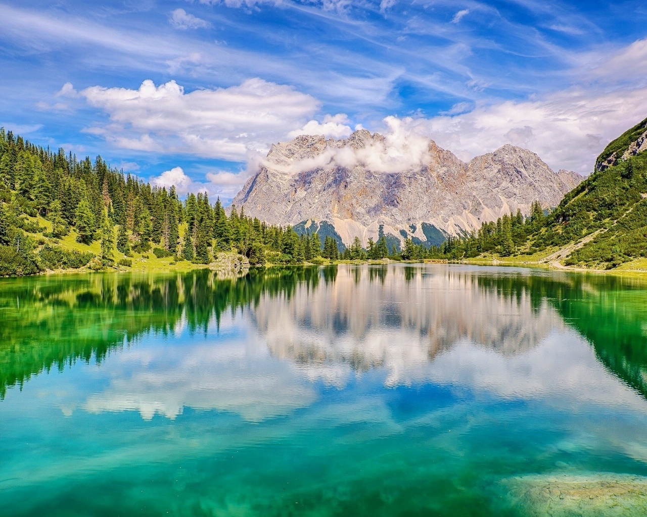 Горы и вода. Пейзаж горы и озеро. Пейзаж с отражением. Пейзаж горы и озеро. Озеро эшинен швейцария.