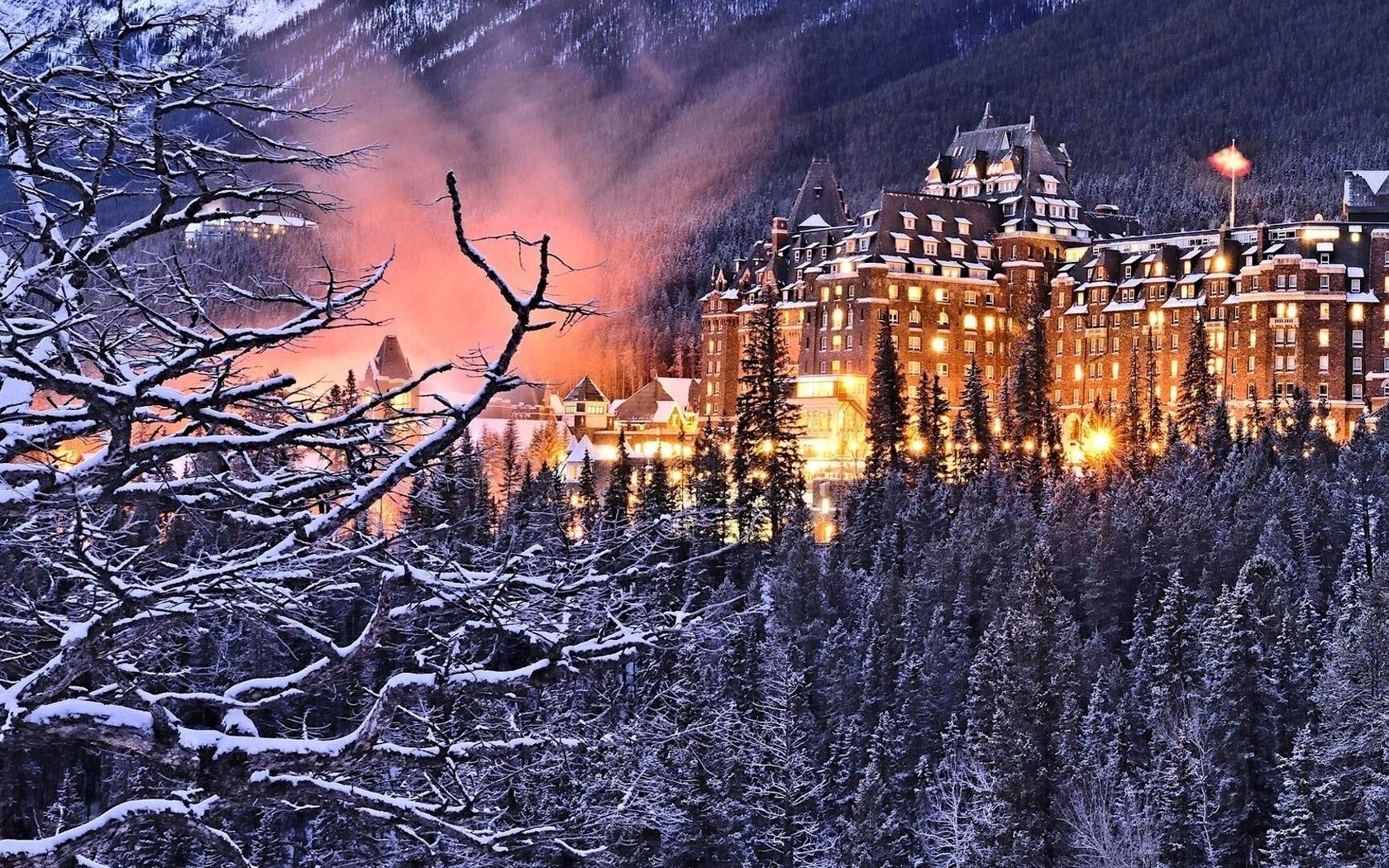 Зимний отель в Банфф Канада