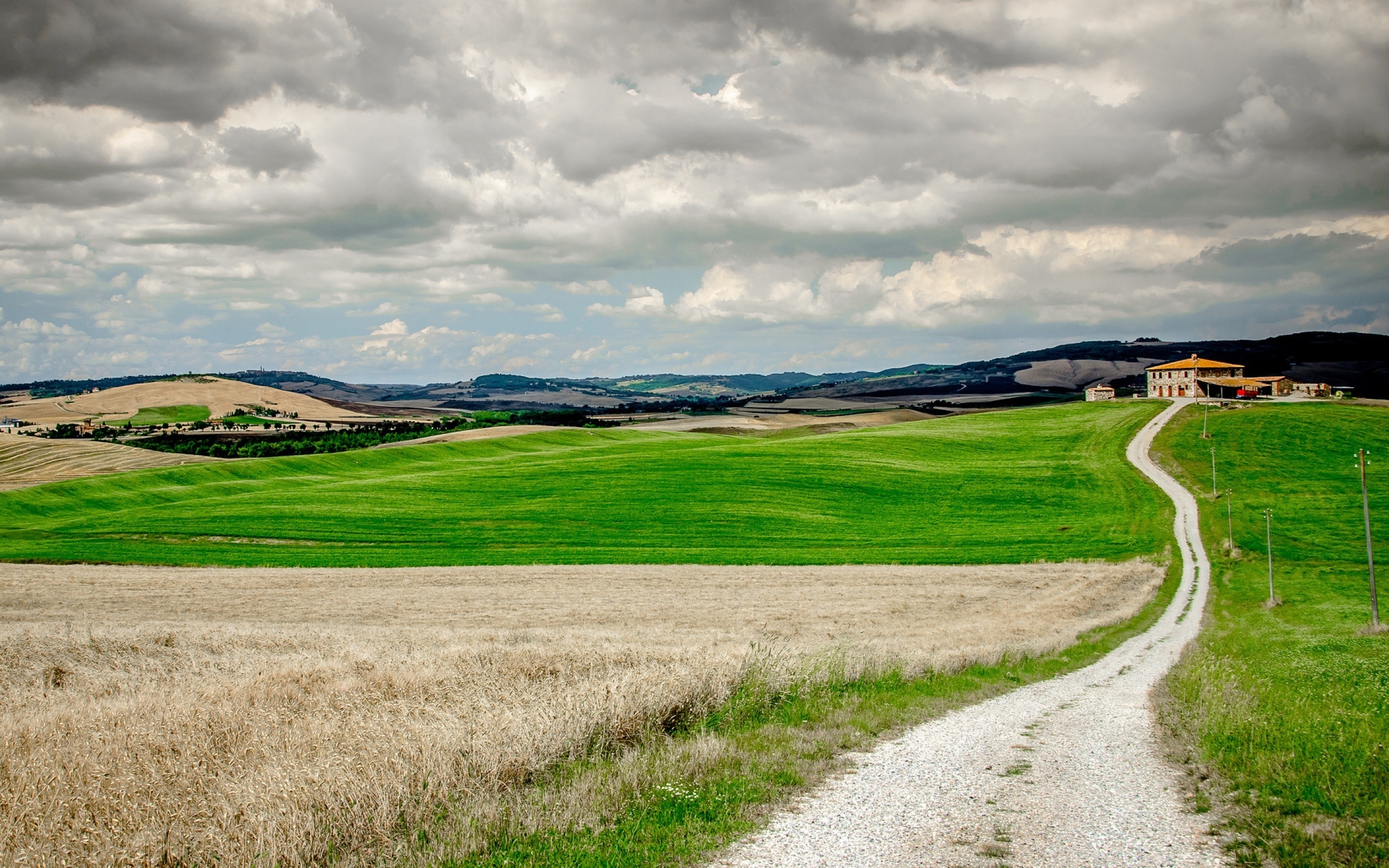 Farm grass. Паданская низменность в Италии. Паданская низменность (равнина). Тоскана Италия. Паданская равнина Италия фото.
