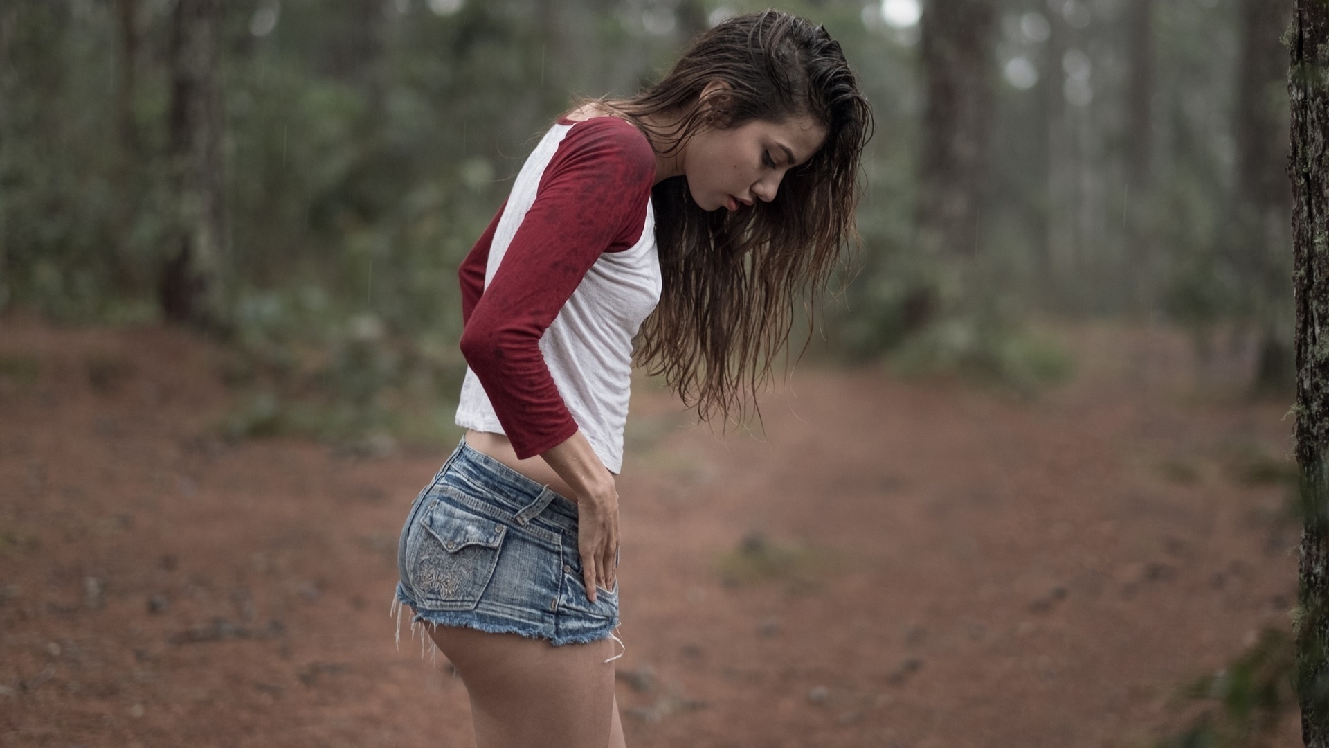 women, portrait, ass, brunette, women outdoors, jean shorts, t-shirt, forest, trees, esteban montoya, depth of field, rain, water drops