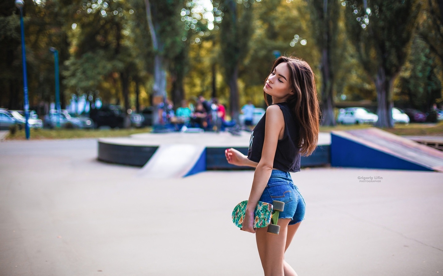 women, ass, closed eyes, tanned, skateboard, t-shirt, depth of field, women outdoors, jean shorts, grigoriy lifin, 