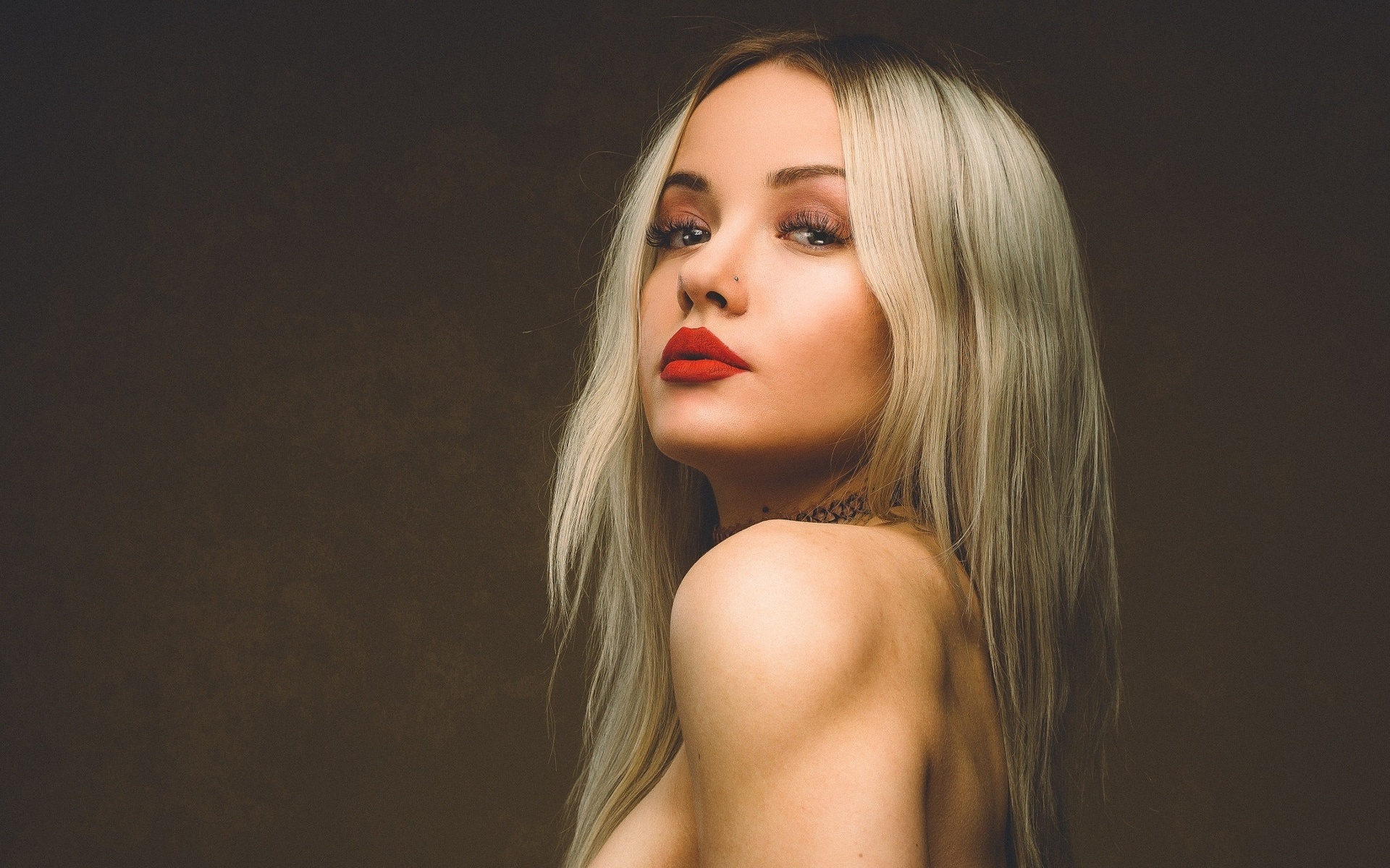 alicja sedzielewska, women, blonde, portrait, red lipstick, simple background, choker, pierced nose, face