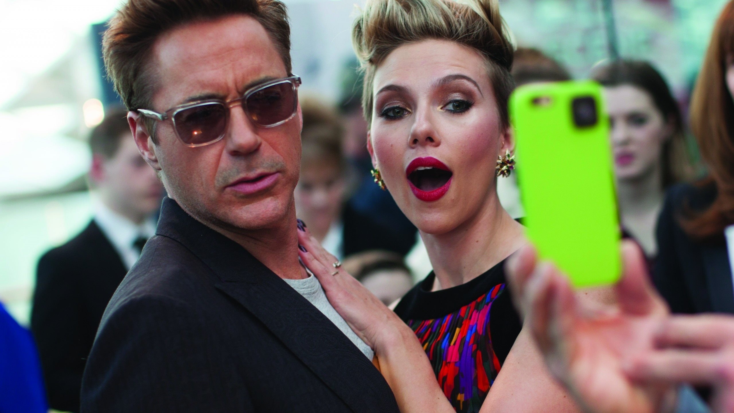 robert downey jr, scarlett johansson, 