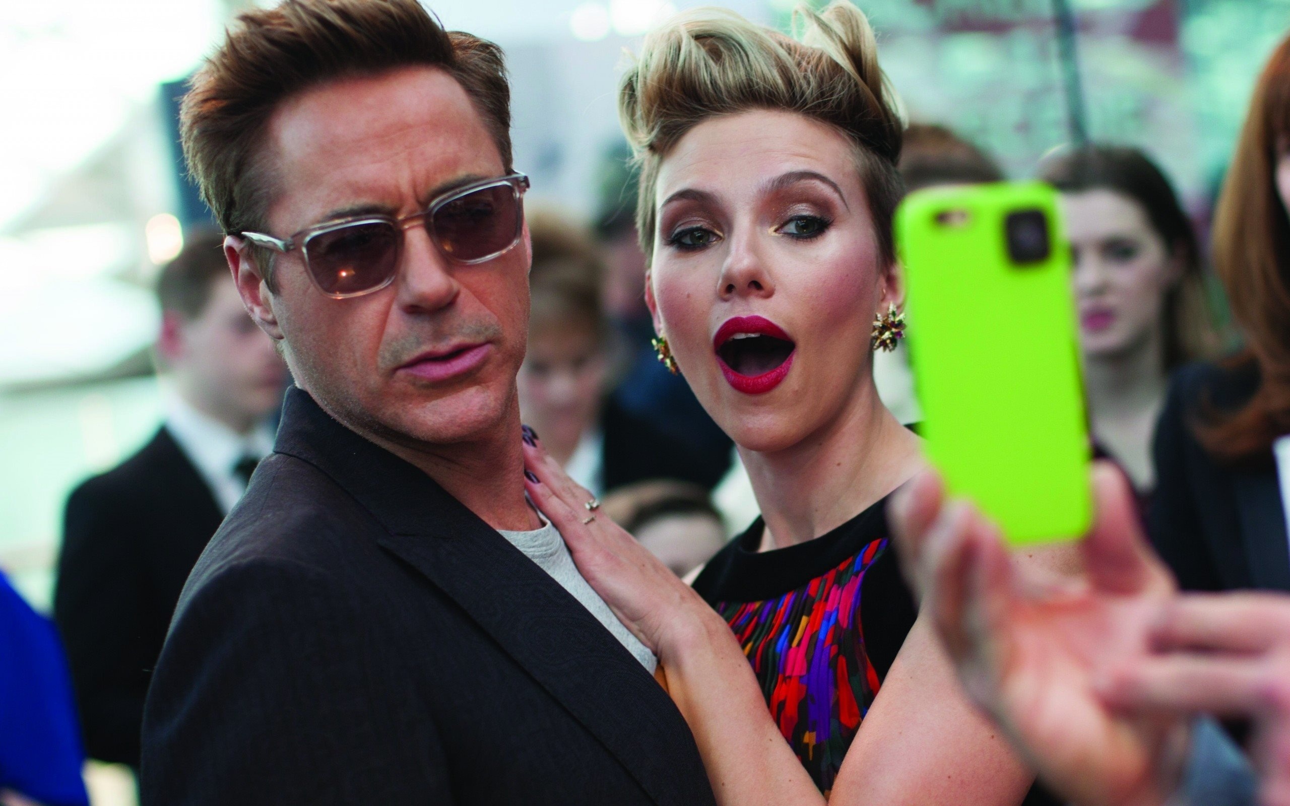 robert downey jr, scarlett johansson, 