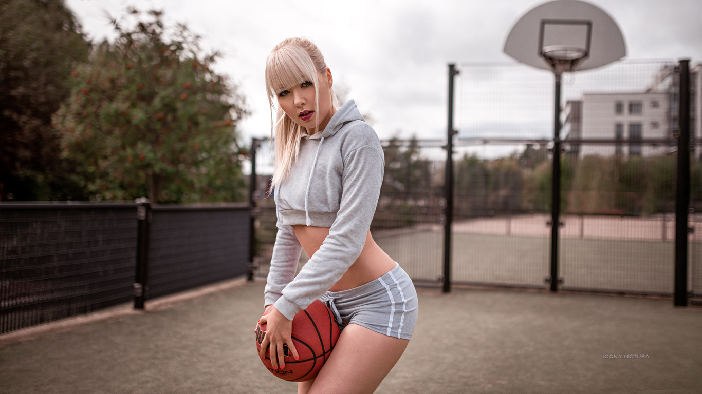 women, blonde, asian, ball, sweater, short shorts, brunette, portrait, red nails, depth of field, women outdoors,  , , icona pictura