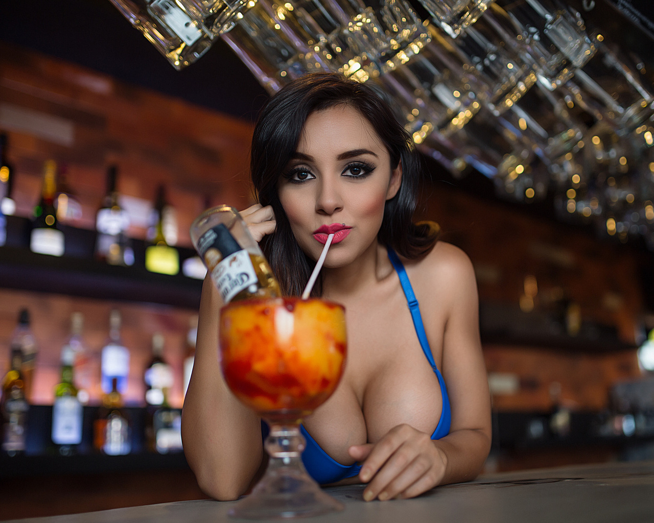 women, dulce soltero, drink, blue bras, brunette, bar, corona, portrait, big boobs, depth of field, bottles, luis gaston, 