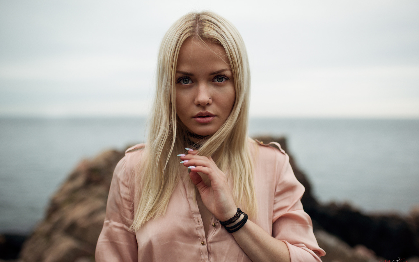 women, alicja sedzielewska, blonde, sea, pierced nose, portrait, depth of field, women outdoors