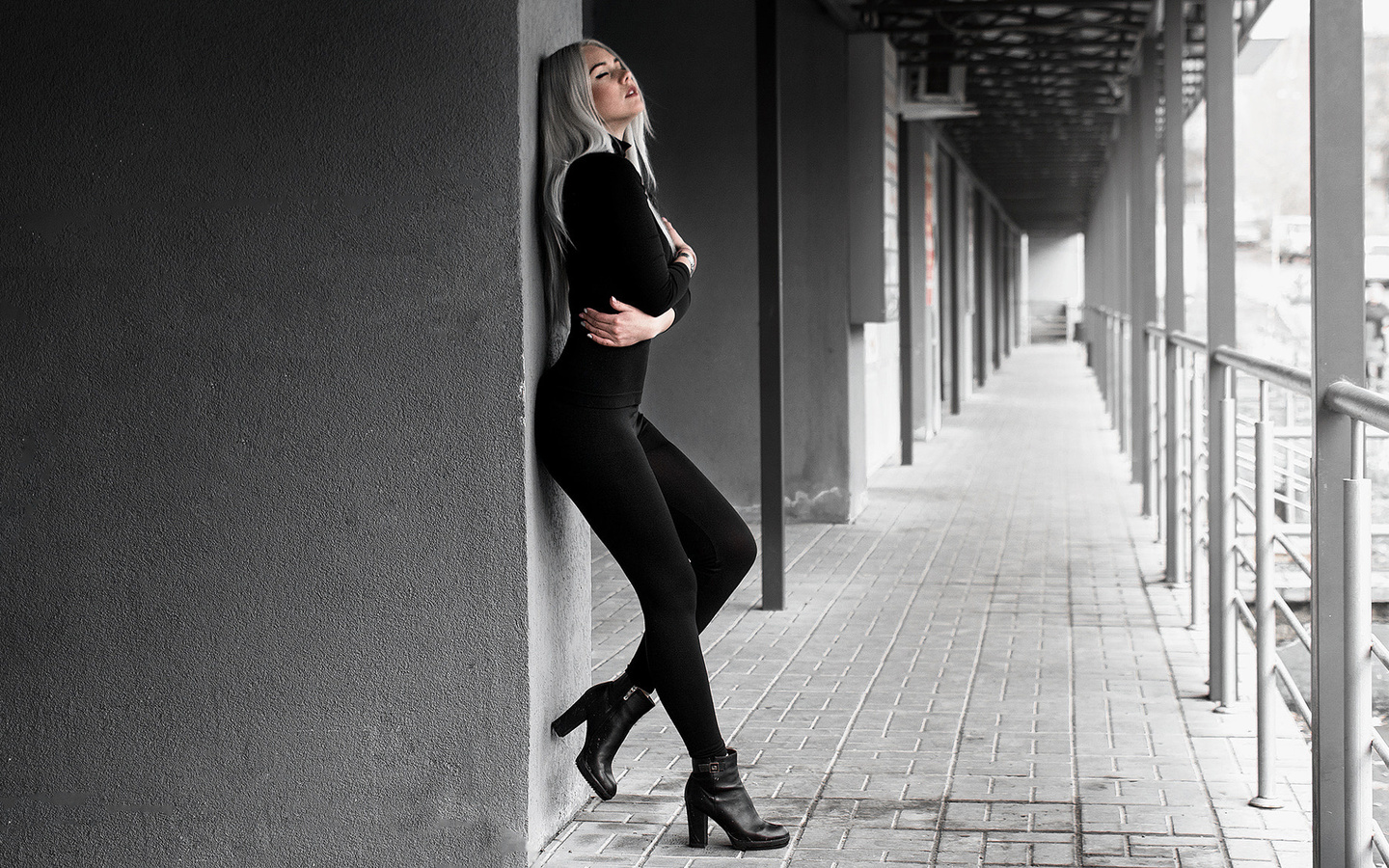 women, high heels, black clothing, selective coloring, arms crossed, closed eyes, white hair