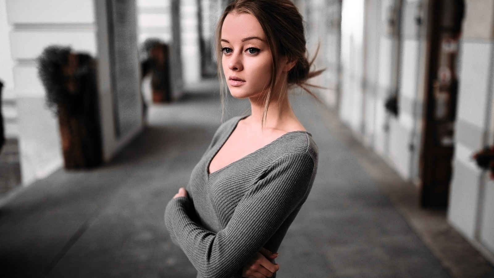 women, face, portrait, looking away, depth of field, arms crossed