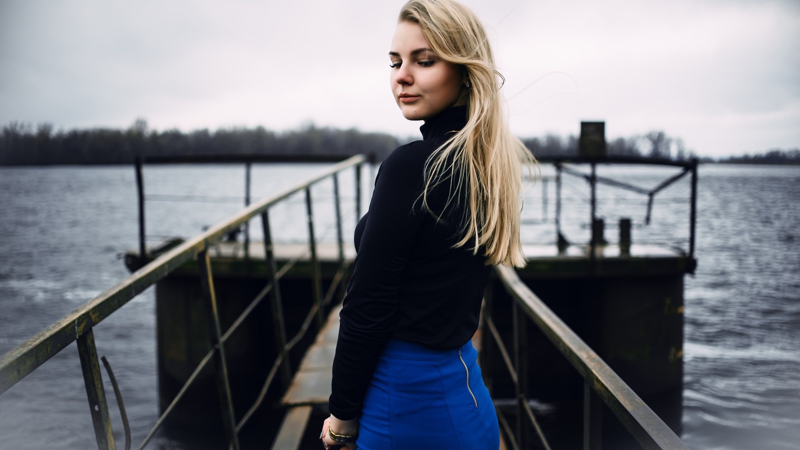 women, blonde, portrait, river, women outdoors, blue skirt, depth of field