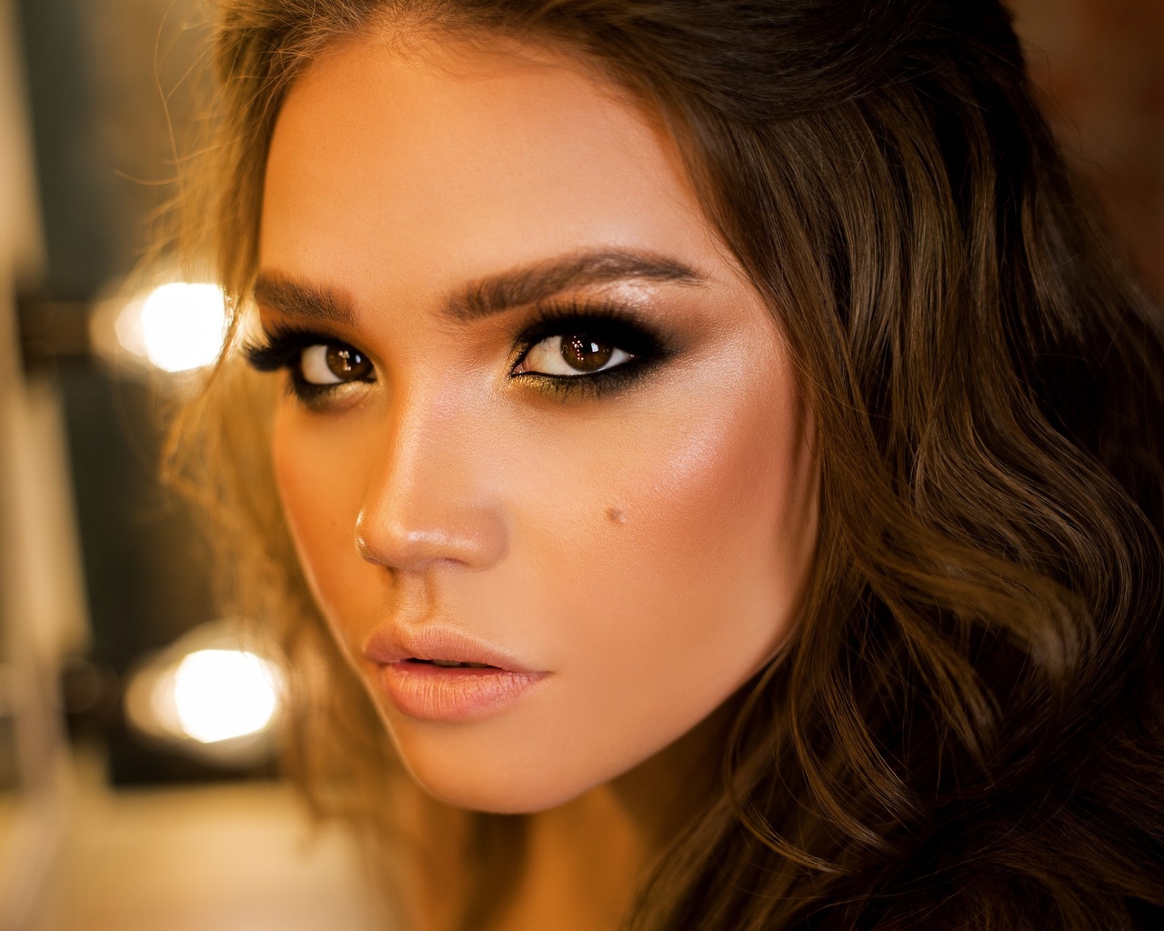 women, face, portrait, light bulb, makeup, depth of field, looking at viewer, pink lipstick, eyeliner, smoky eyes, brunette