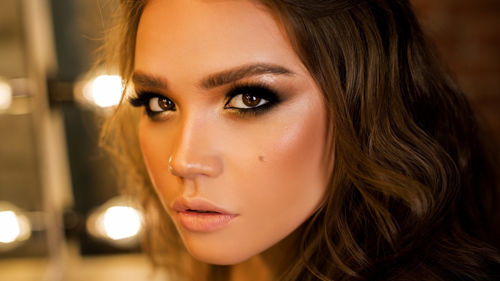 women, face, portrait, light bulb, makeup, depth of field, looking at viewer, pink lipstick, eyeliner, smoky eyes, brunette