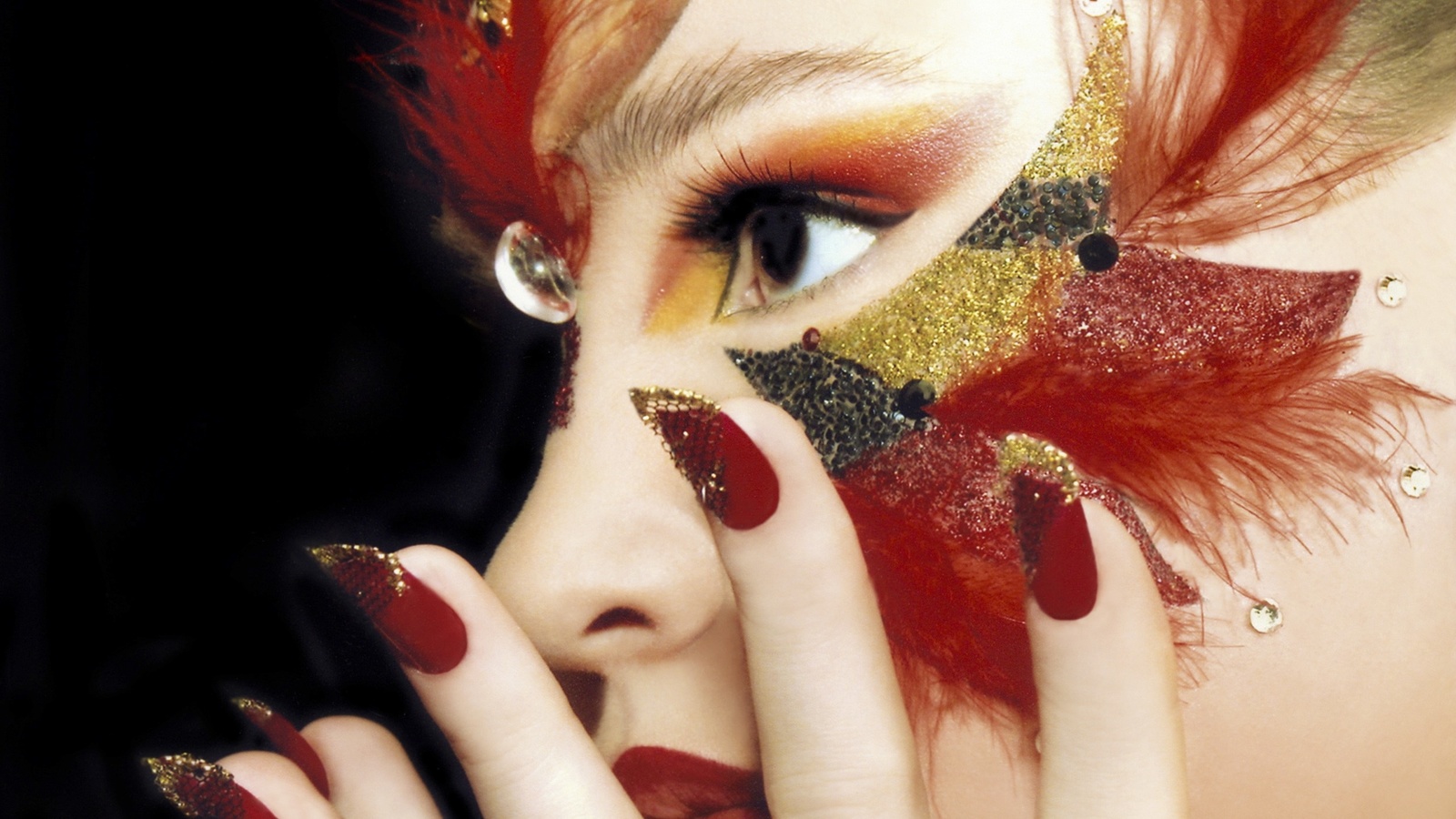 style, look, feathers, manicure, hand, face, makeup, girl