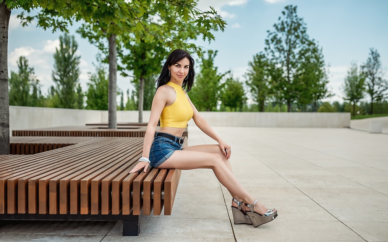 women, lioka grechanova, trees, brunette, jean shorts, belly, women outdoors, portrait, sitting, pierced navel, smiling, belt