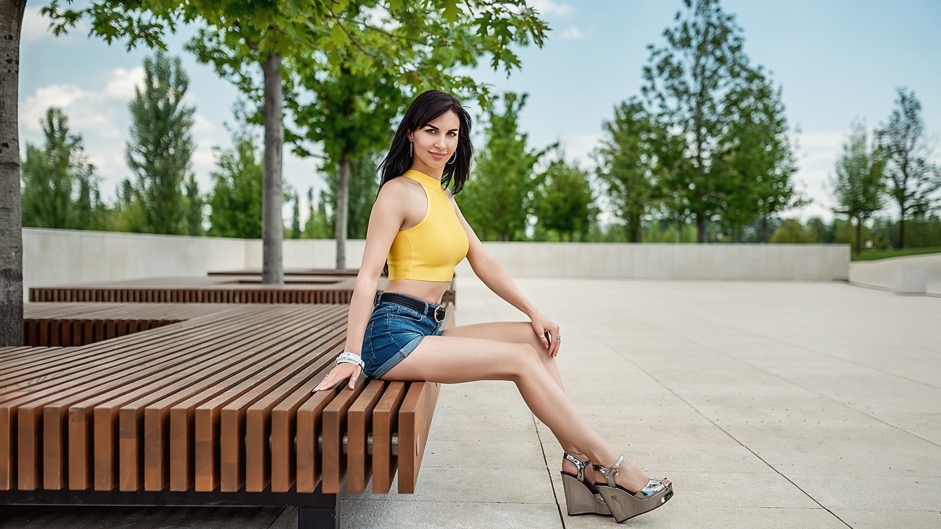 women, lioka grechanova, trees, brunette, jean shorts, belly, women outdoors, portrait, sitting, pierced navel, smiling, belt