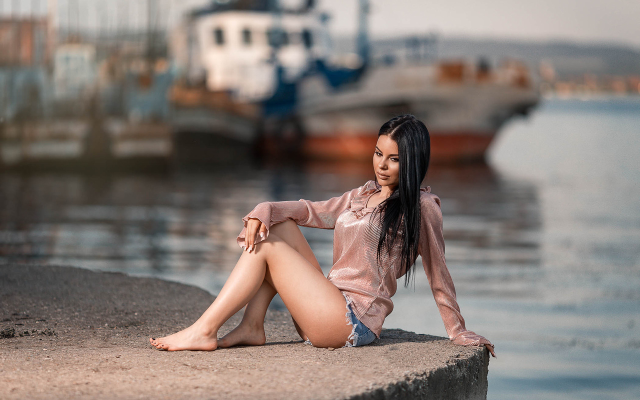 women, tanned, sitting, jean shorts, boat, women outdoors, depth of field, portrait, andrea carretta