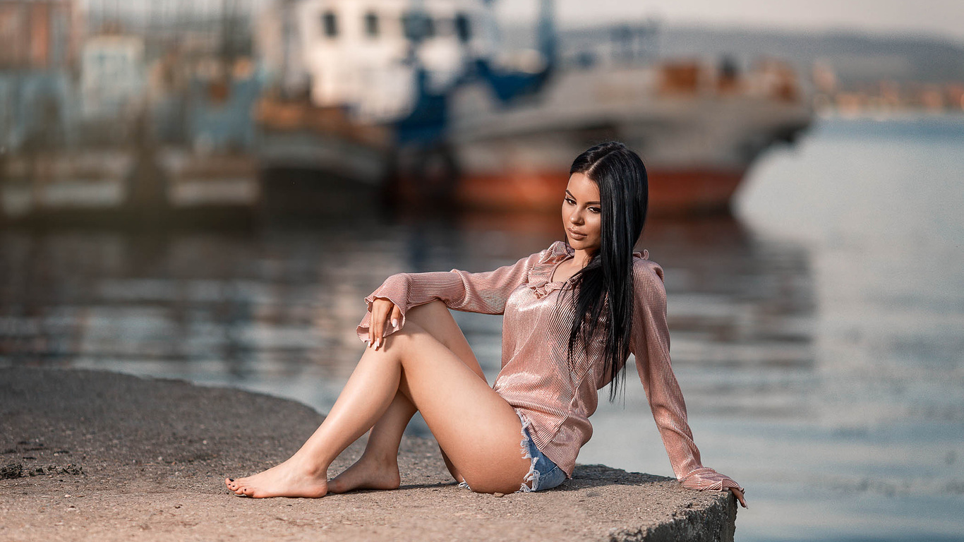 women, tanned, sitting, jean shorts, boat, women outdoors, depth of field, portrait, andrea carretta