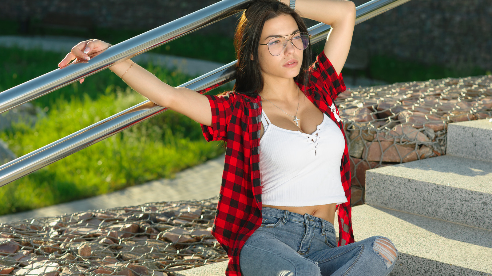 women, portrait, plaid shirt, torn jeans, stairs, sitting, women with glasses