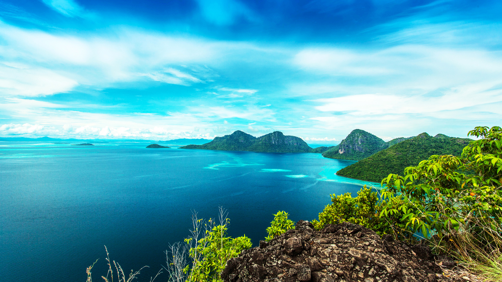 sea, the sky, clouds, trees, mountains, tropics, stones, rocks, coast, horizon, the bushes, the view from the top, malaysia, bohey dulang island