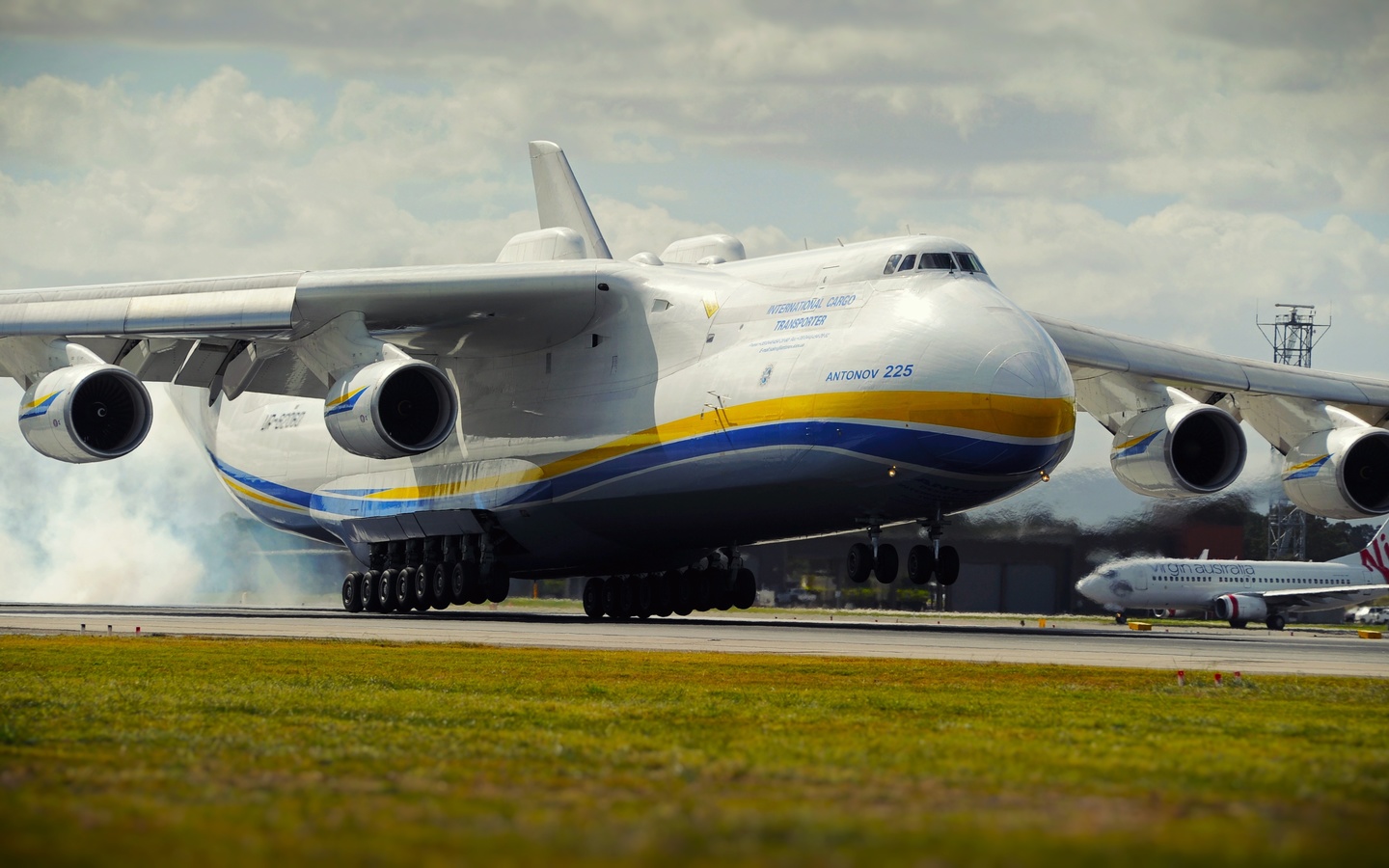 an 225, самолёт, производитель, украина, вес, 590 тонн, грузоподъемность, 254 тонны, скорость 762 км, взлет, ан-225, мрия
