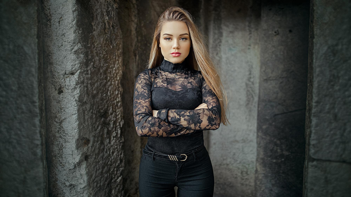 women, blonde, arms crossed, jeans, belt, the gap, portrait, long hair