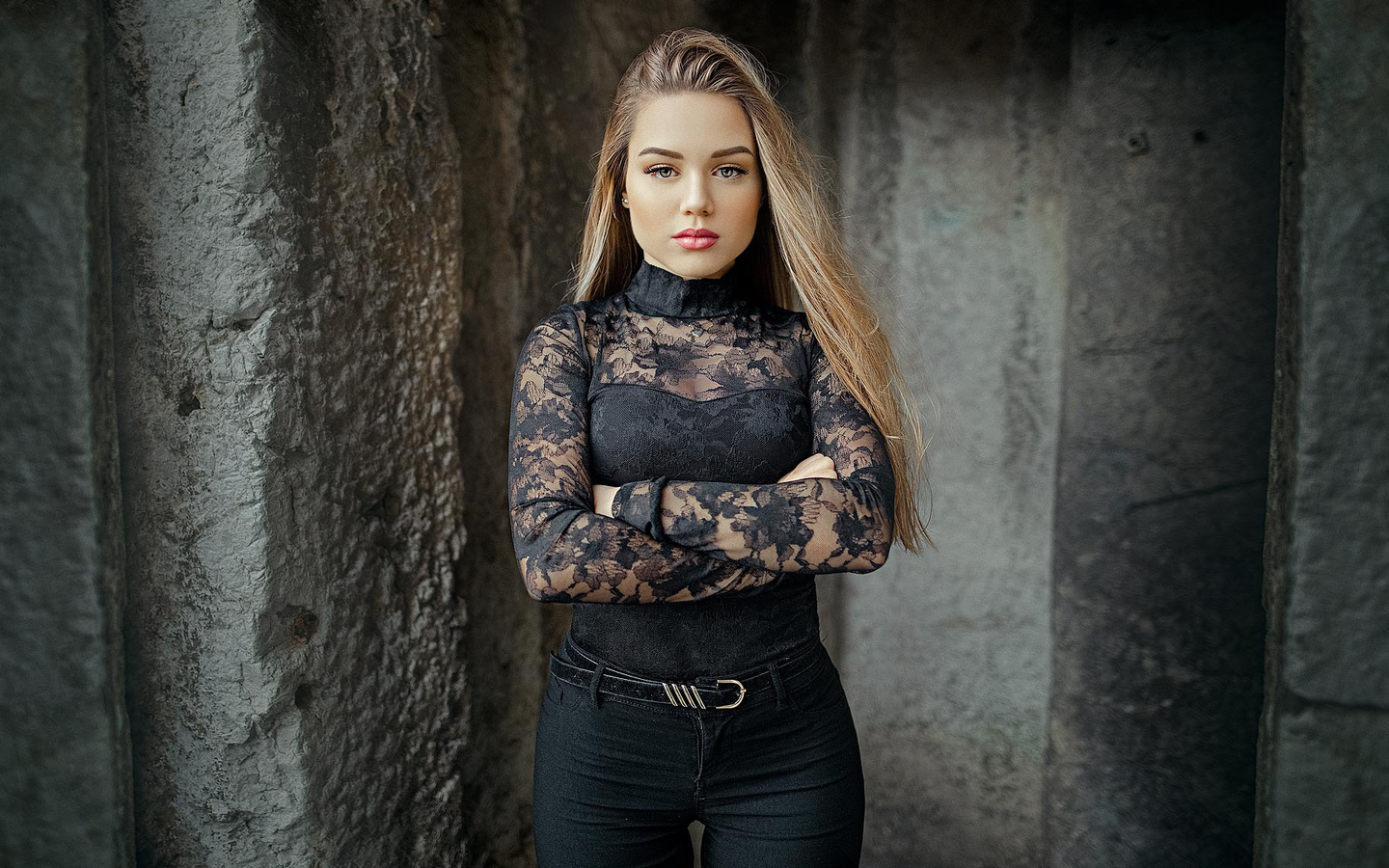 women, blonde, arms crossed, jeans, belt, the gap, portrait, long hair