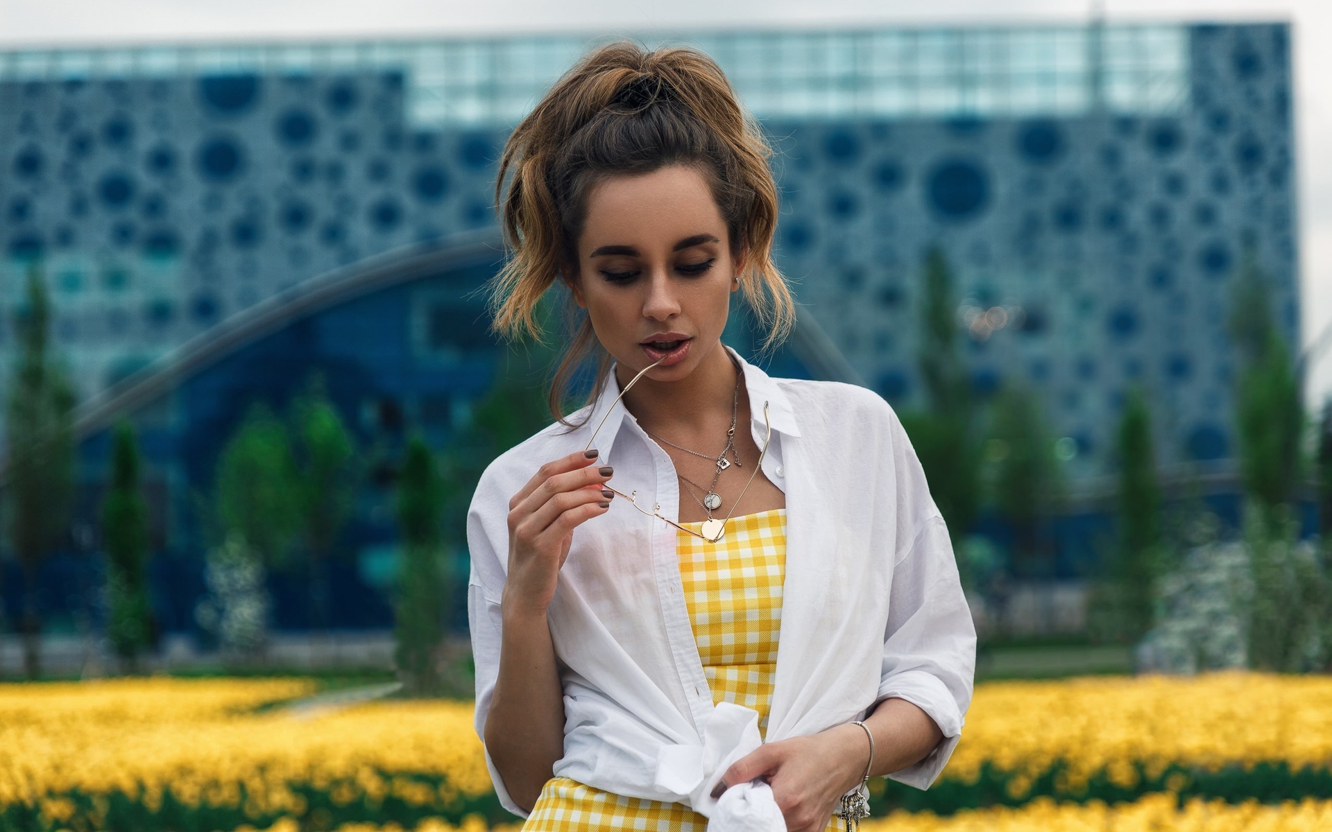 women, yellow dress, necklace, brunette, glasses, white shirt, women outdoors, flowers, painted nails