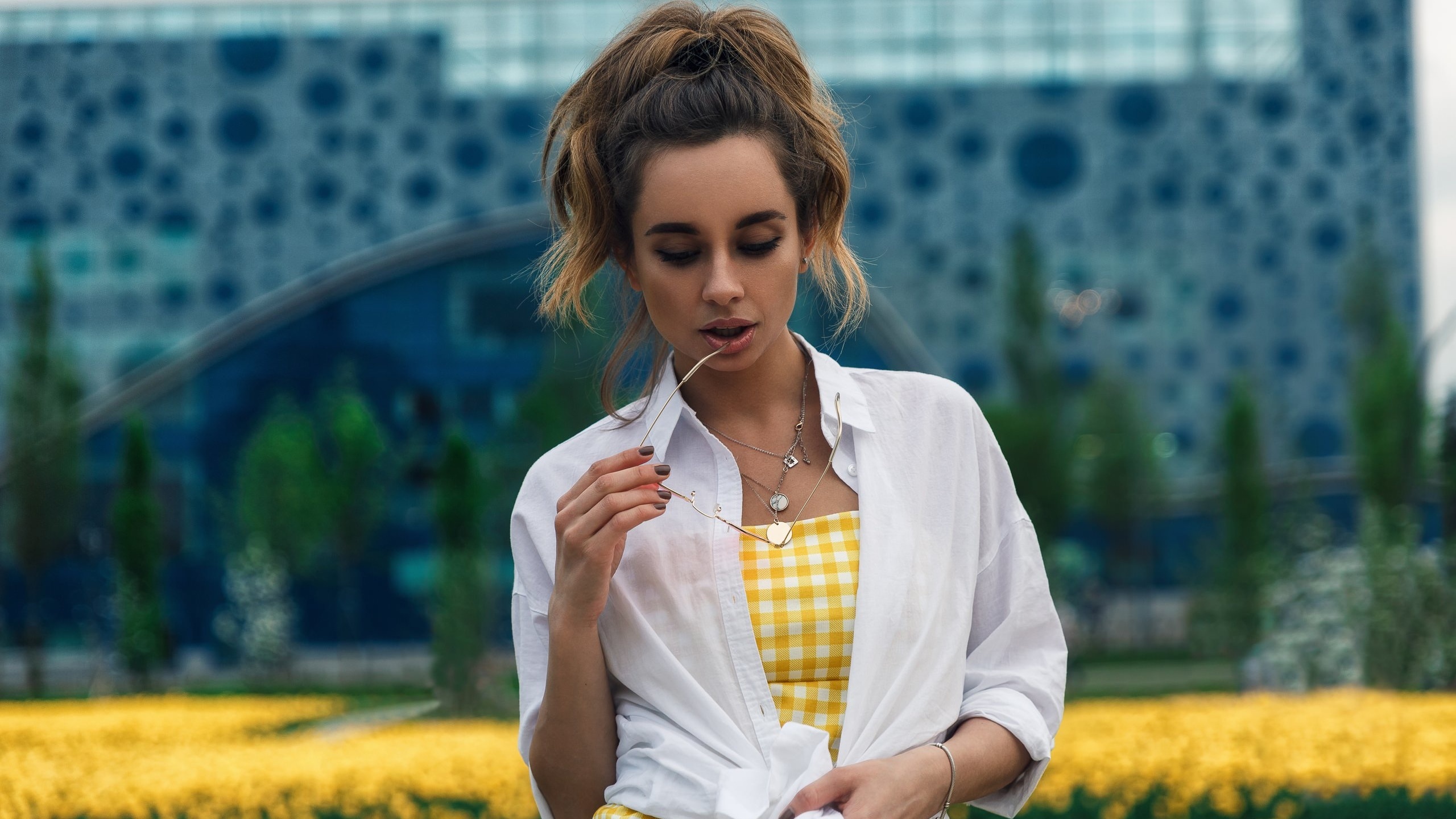 women, yellow dress, necklace, brunette, glasses, white shirt, women outdoors, flowers, painted nails