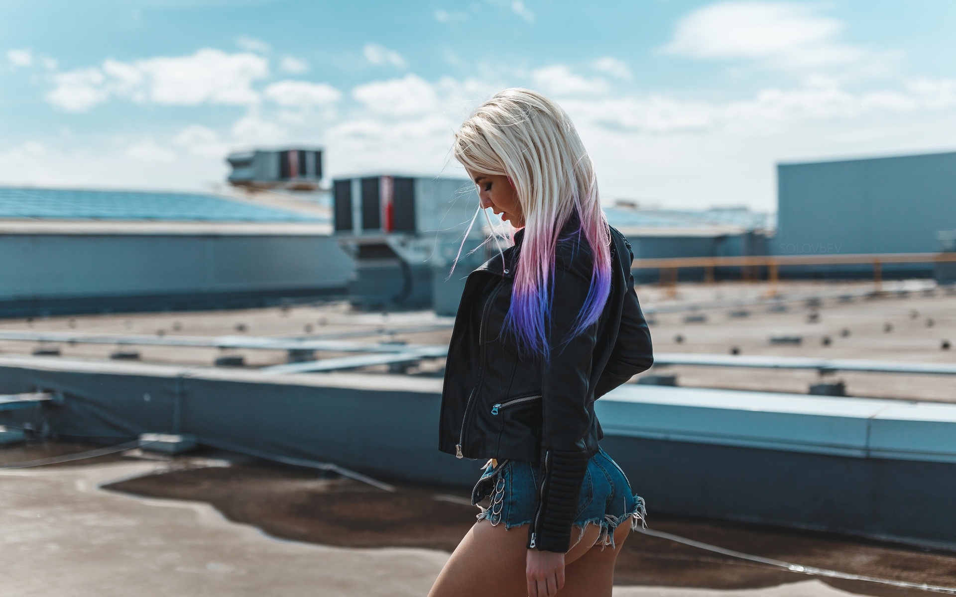 women, artem solovev, blonde, ass, jean shorts, women outdoors, leather jackets, dyed hair, brunette