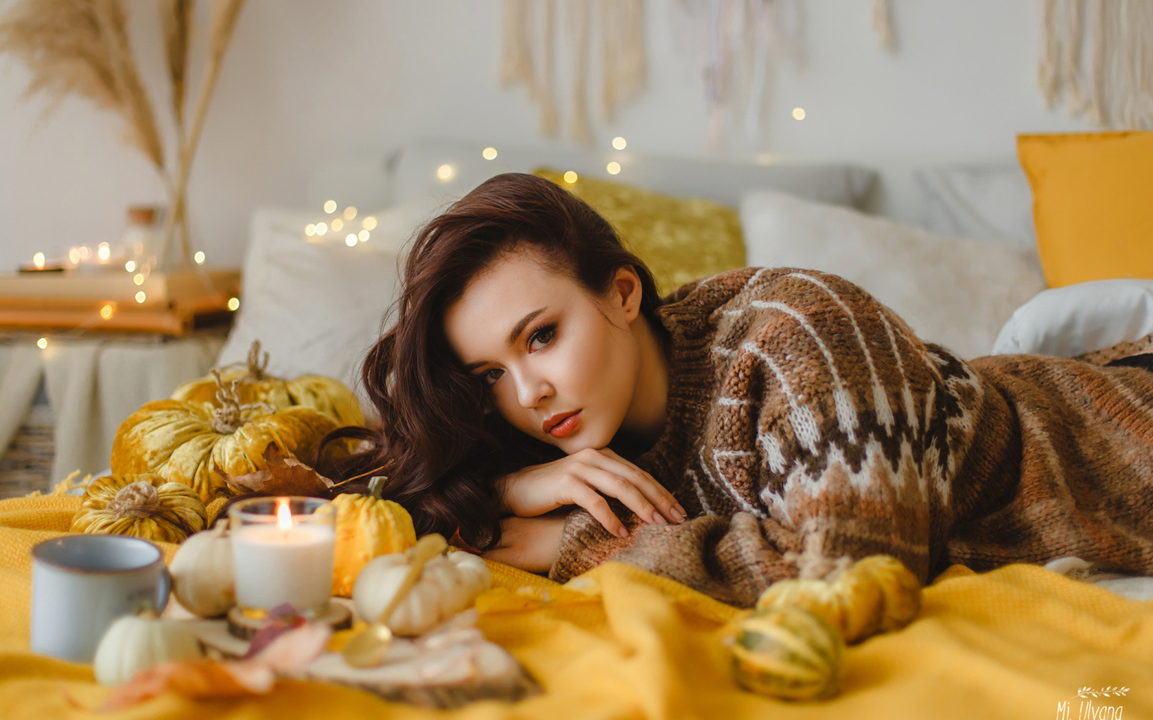 women, portrait, bokeh, candles, in bed, make up, sweater, pillow, red lipstick