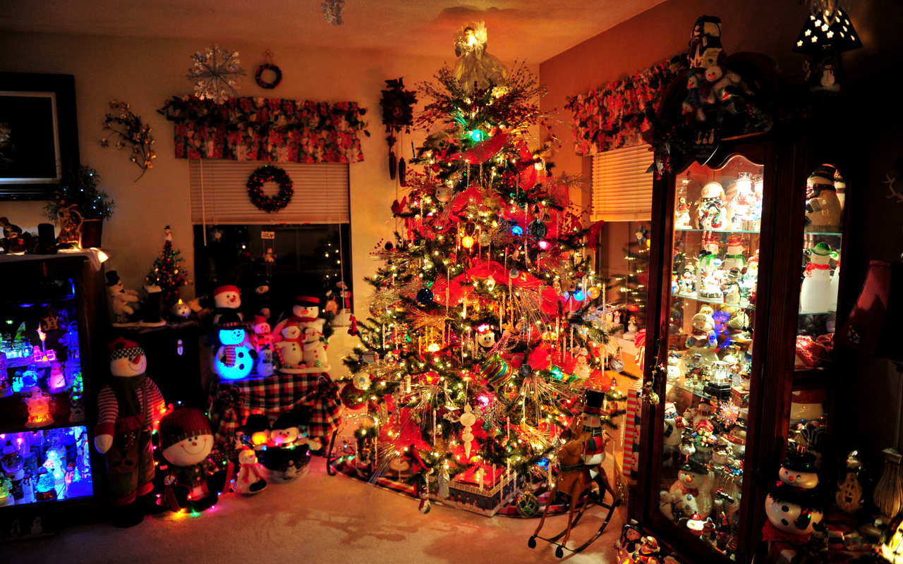 interior, dark, christmas atmosphere, christmas tree