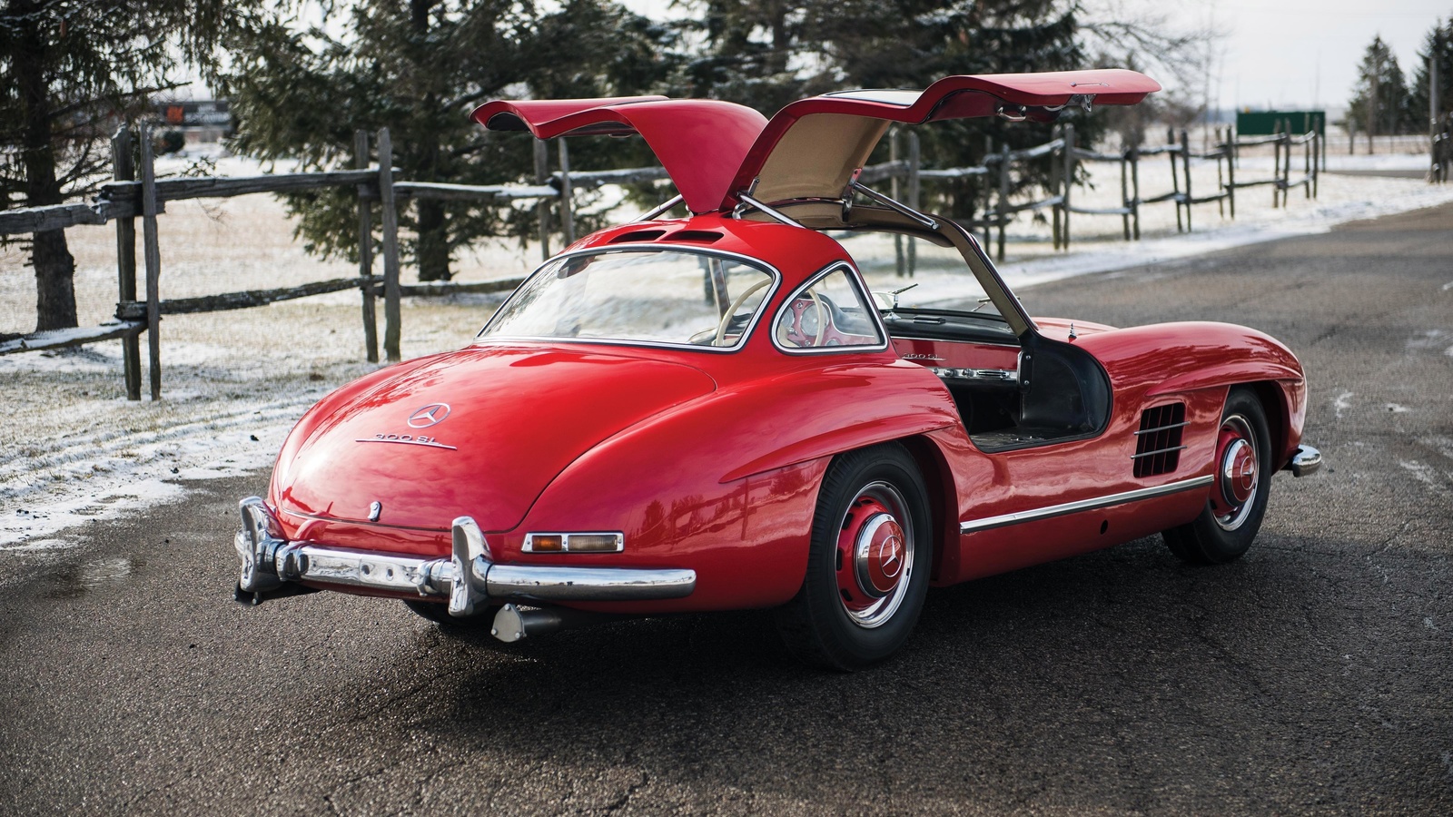 1950s mercedes, 300sl, gullwing sells, for, 830, 000