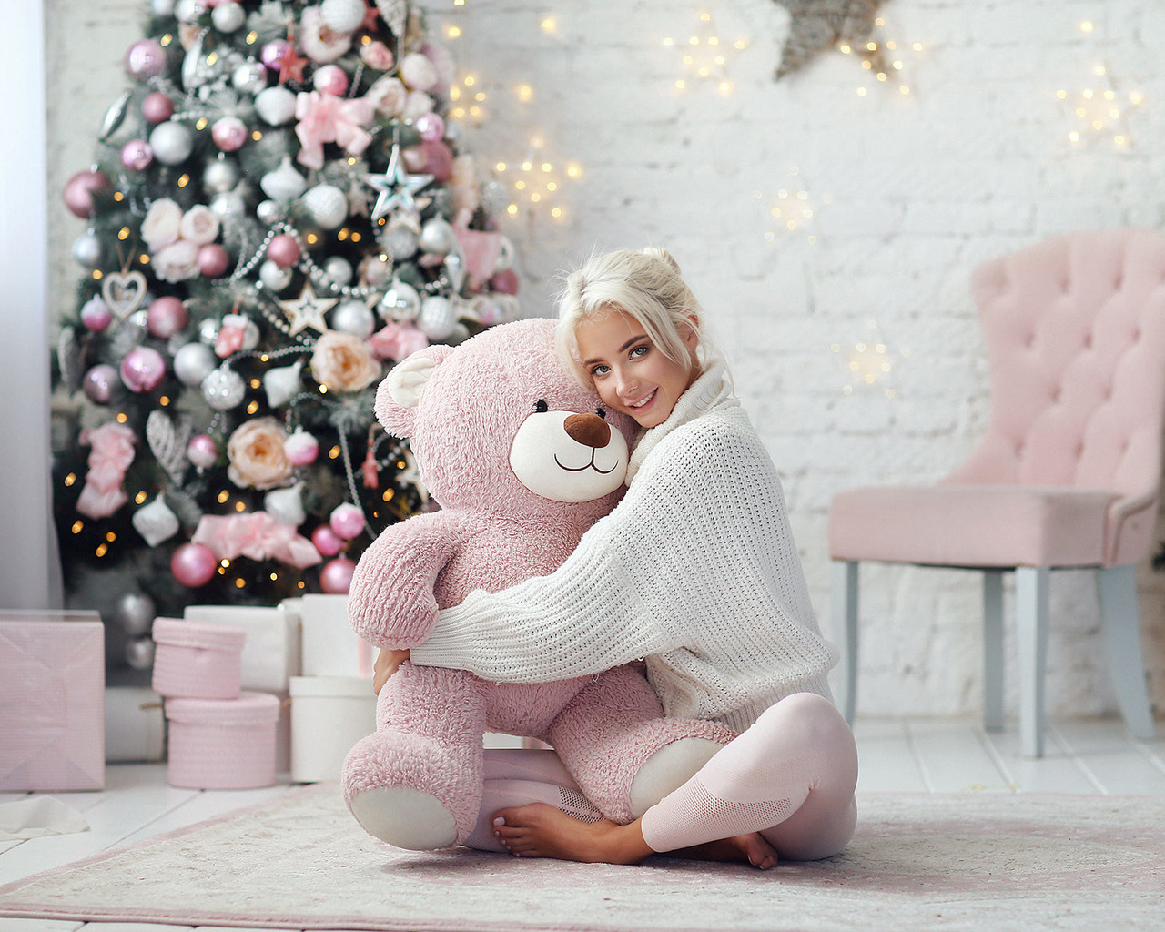 women, katerina shiriaeva, hairbun, dmitry arhar, christmas tree, smiling, teddy bears, chair, presents, on the floor, white sweater, brunette, christmas, women indoors, ,  