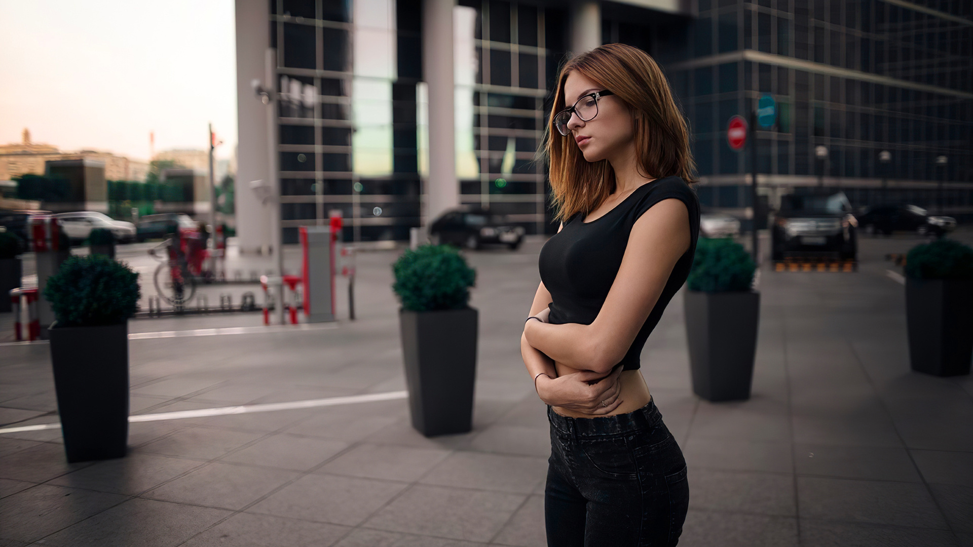 blonde, model, beautiful, girl, women, jeans, cute, pretty, babe, hot, glasses, city, car, street, redhead, brunette