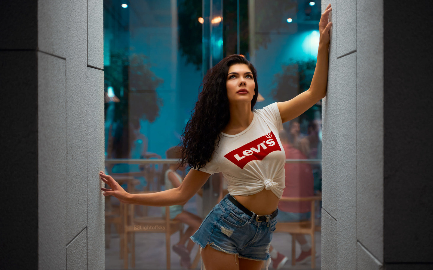 women, jean shorts, glass, white t-shirt, belt, chair, table