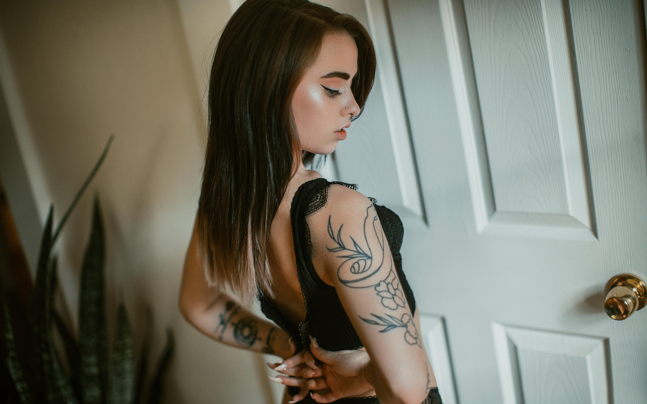 vyne, suicide girls, brunette, room, green eyes, blue eyes, ass, tattoo, wooden floor, wooden door, black lingerie, boobs, beautiful brunette, panties, lingerie, black panties, model