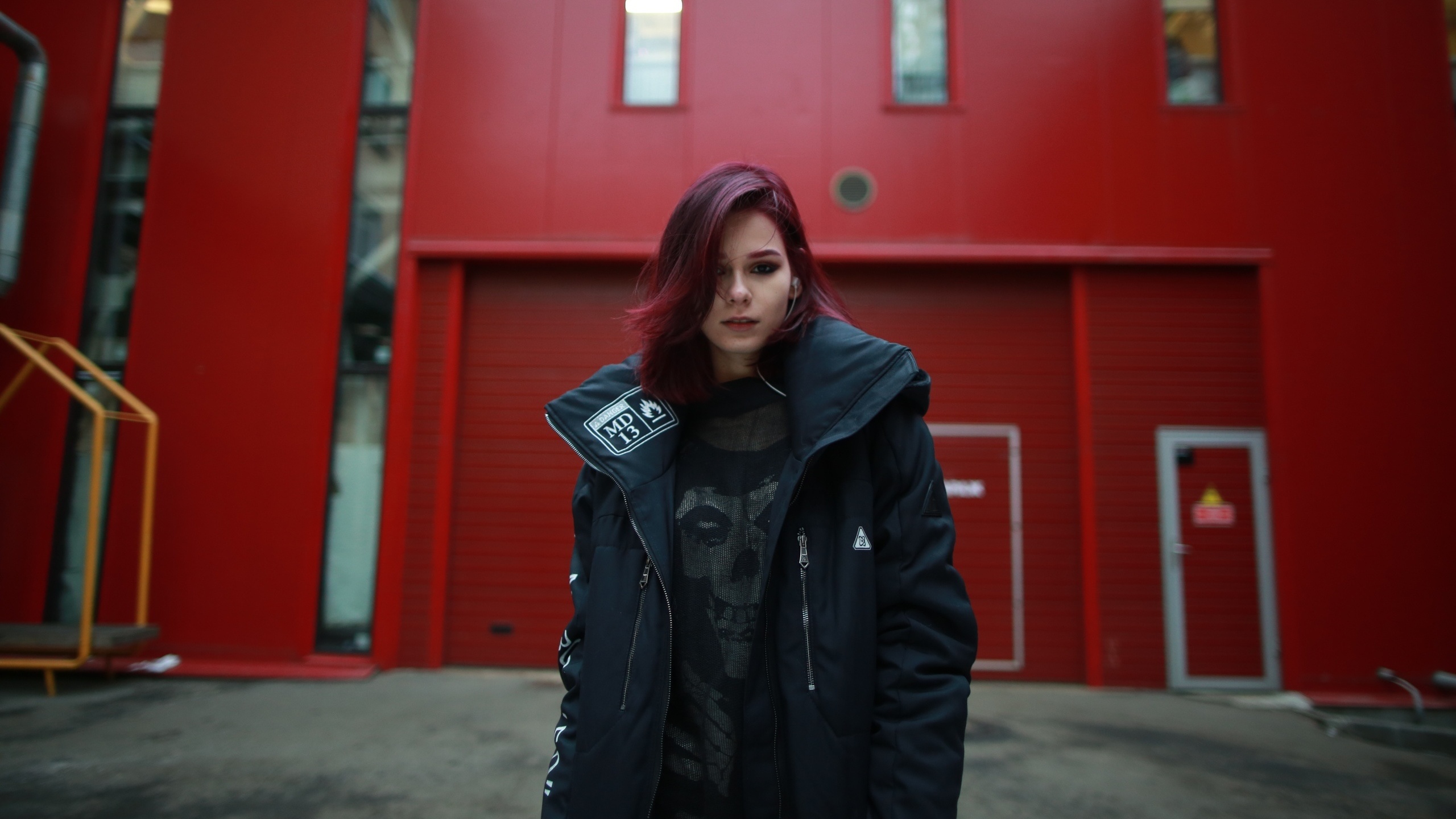 irina telicheva, model, redhead, women, jacket, women outdoors, alone, skull, t shirt