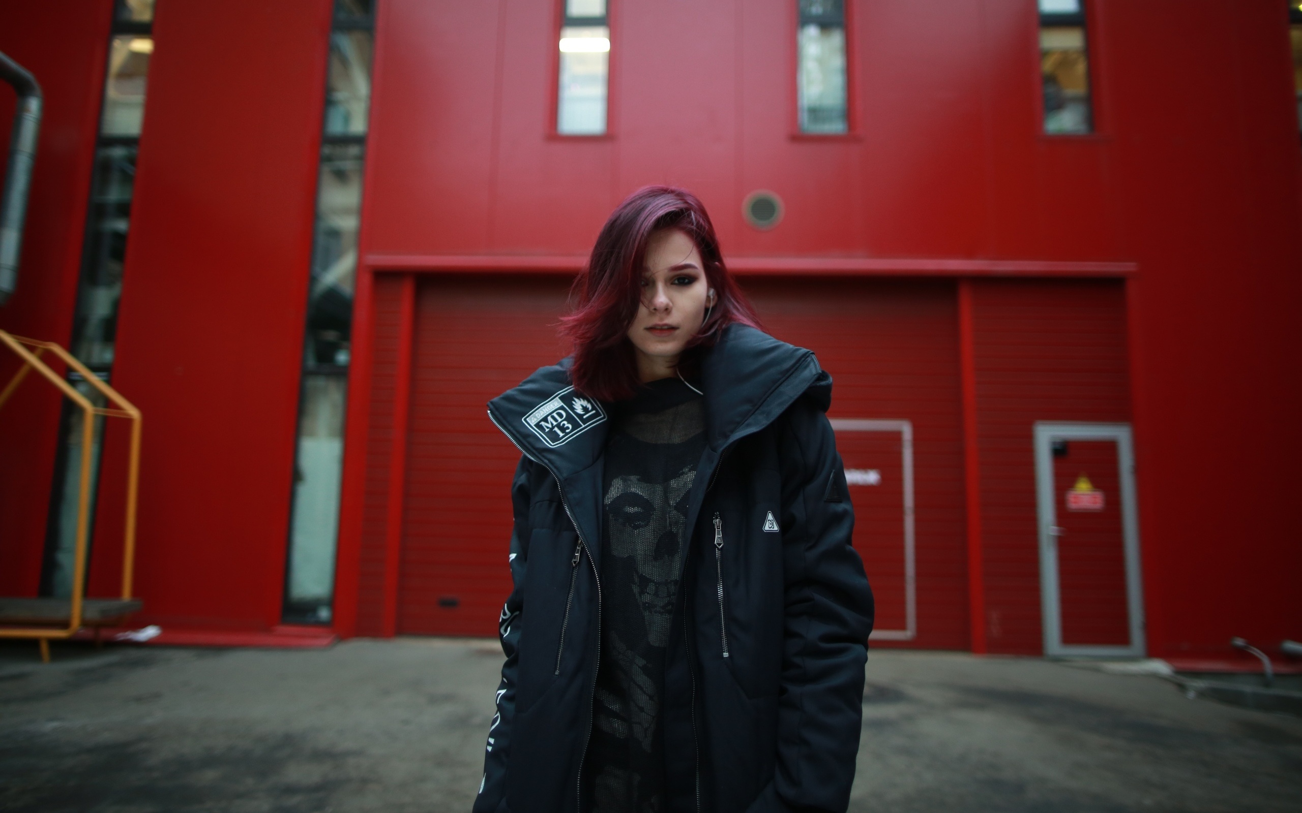 irina telicheva, model, redhead, women, jacket, women outdoors, alone, skull, t shirt