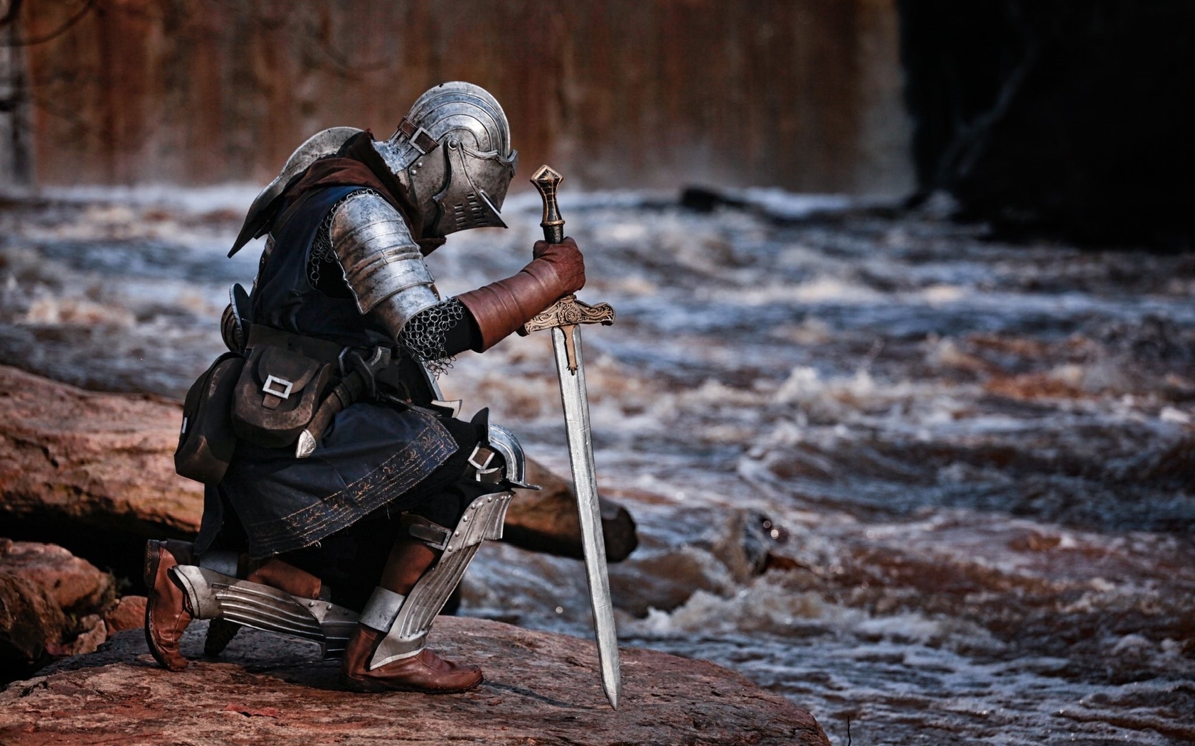 dark souls, , , , cosplay, , knight,  , , helmet, chosen one, souls, sword, river, pantal&#243n azul , falda azul , cielo azul , zapatillas de deporte de color azul , la nieve azul , medias azules , azul coup&