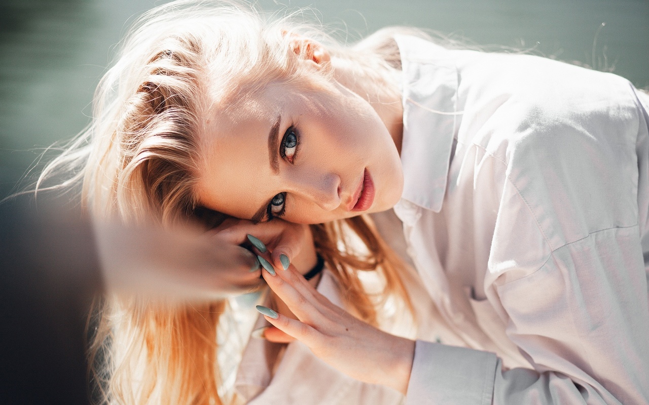 women, model, blonde, women outdoors, face, white shirt, shirt, painted nails, blue nails, looking at viewer