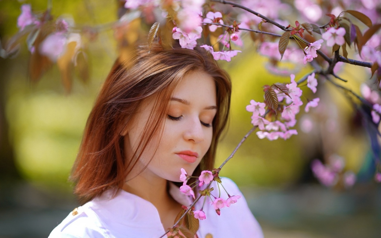 carolina kris, women, model, brunette, women outdoors, closed eyes, flowers, face