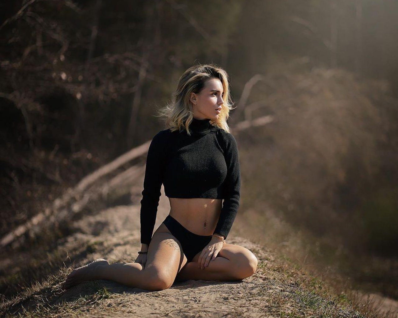 julia, roemmelt, model, beauty, outdoors, black shirt, tattoo