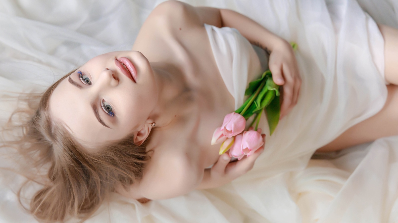 ,  , blonde, flowers, makeup, beautiful, model, in bed, women indoors